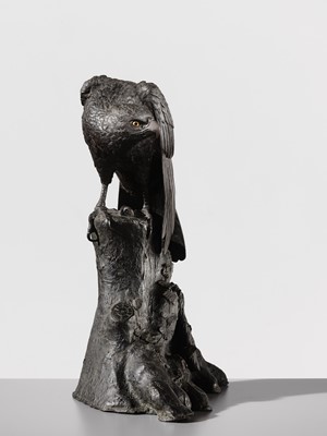 Lot 19 - A LARGE AND FINE BRONZE OKIMONO OF A HAWK ON A TREE TRUNK