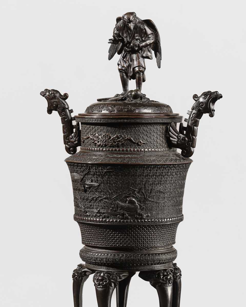 Lot 3 - SHOKAKEN: A LARGE BRONZE KORO (INCENSE BURNER) AND COVER WITH KARASU TENGU