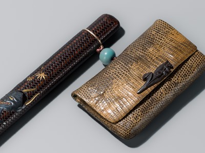 ISSHAKUSAI: A LACQUERED WOVEN RATTAN KISERUZUTSU (PIPE CASE) AND TABAKO-IRE (POUCH)