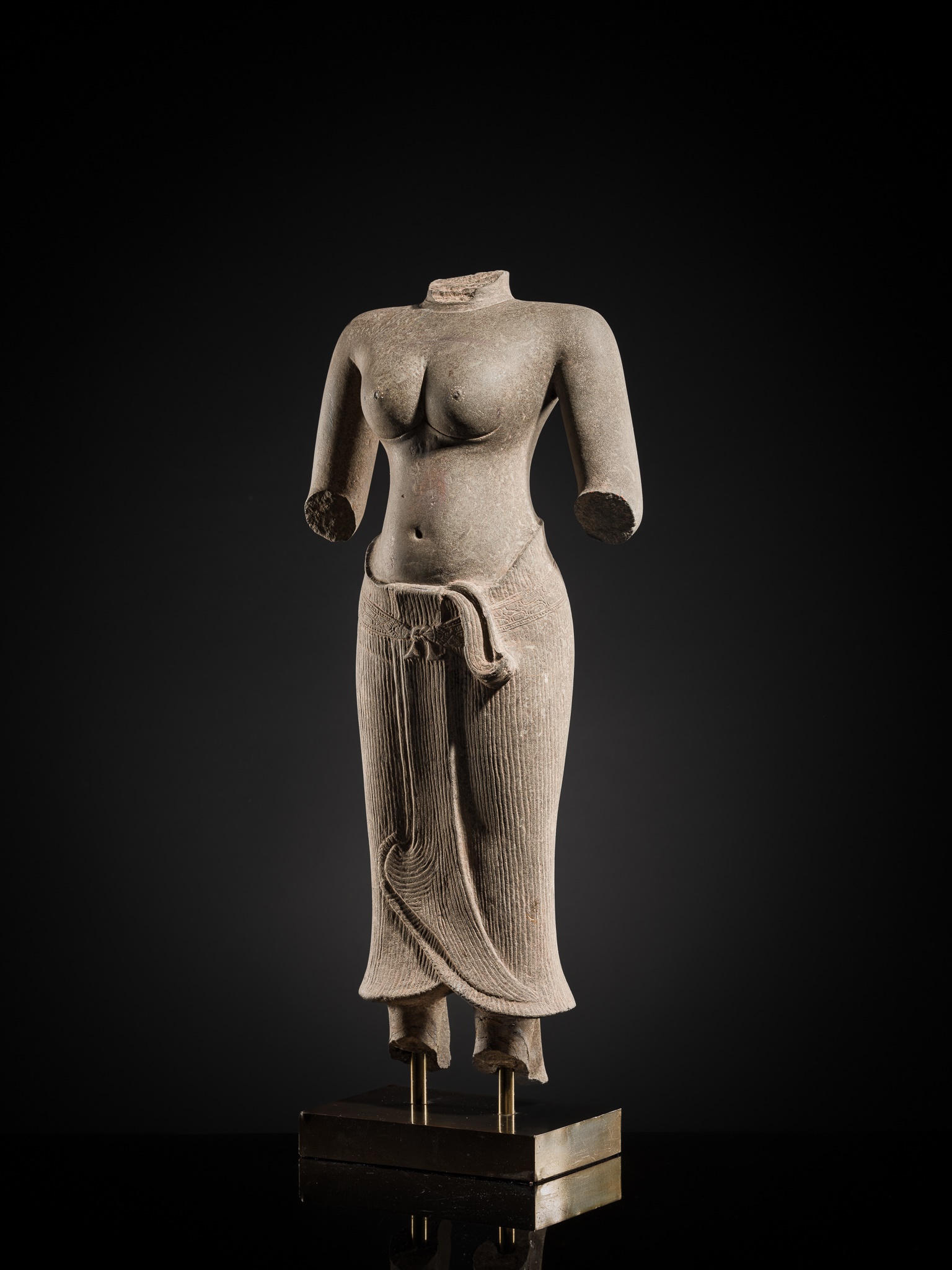 Angkor 女神石像 Sambuor Prei Kuk 19世紀 1800年代 Angkor 女神石像 Sambuor Prei Kuk 19世紀 1800年代 - メルカリ