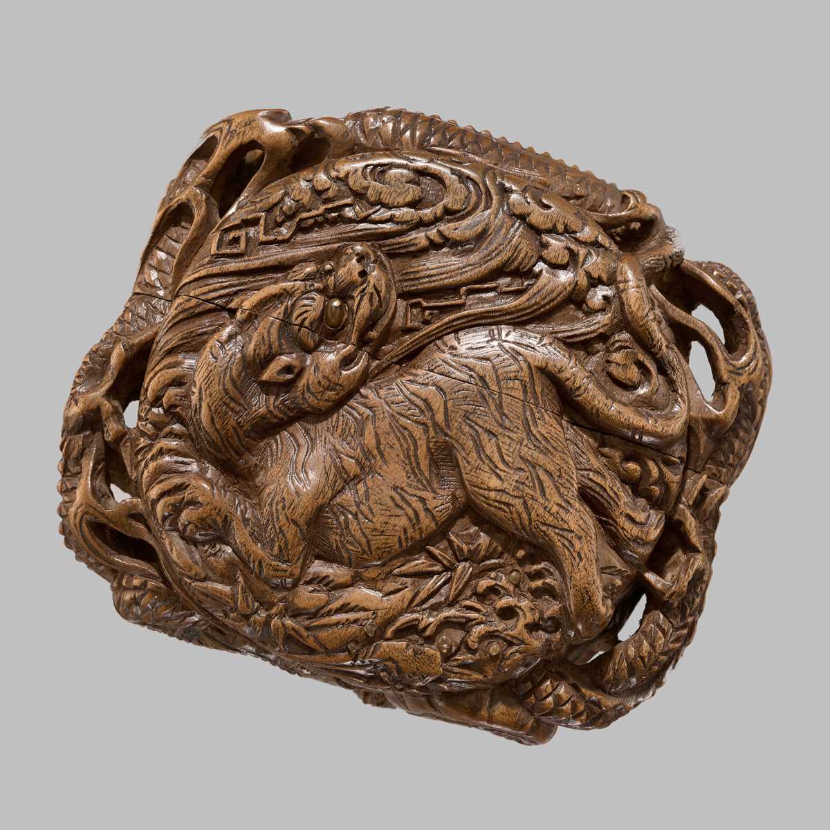 Lot 58 - A FINE WOOD TONKOTSU WITH DRAGONS AND A TIGER