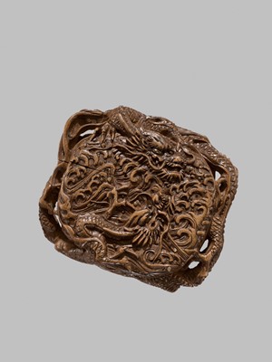 Lot 58 - A FINE WOOD TONKOTSU WITH DRAGONS AND A TIGER