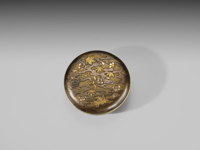 Lot 16 - FUJII: AN INLAID BRONZE 'FULL MOON' BOX AND COVER WITH PRUNUS BLOSSOMS AND MAPLE LEAVES