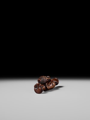 Lot 97 - A FINE AND EARLY WOOD NETSUKE OF SEIOBO