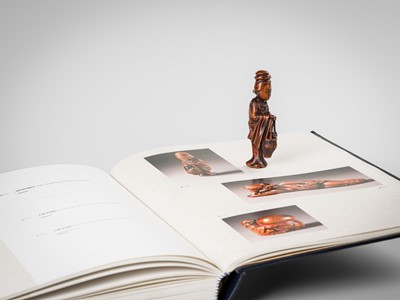 Lot 97 - A FINE AND EARLY WOOD NETSUKE OF SEIOBO
