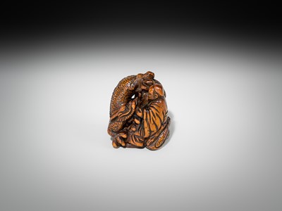 Lot 446 - A POWERFUL WOOD NETSUKE OF BASHIKO SENNIN