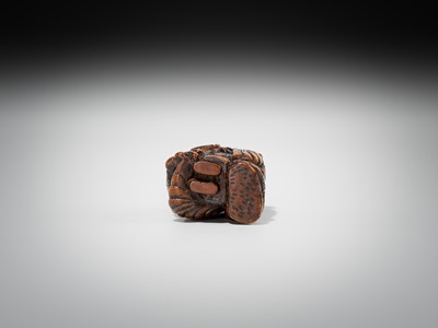 Lot 446 - A POWERFUL WOOD NETSUKE OF BASHIKO SENNIN