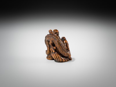 Lot 446 - A POWERFUL WOOD NETSUKE OF BASHIKO SENNIN