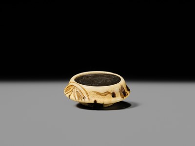 Lot 476 - SOYO: A FINE YOKOYA SCHOOL ANTLER AND SHIBUICHI KAGAMIBUTA WITH A SHISHI