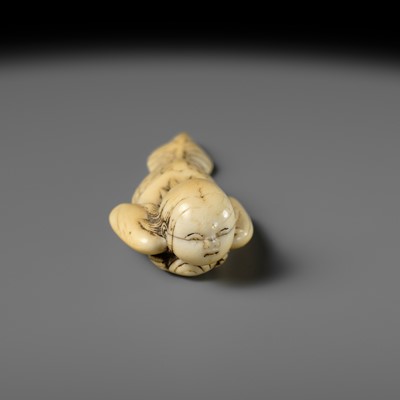 Lot 114 - A FINE IVORY NETSUKE OF A SWIMMING NINGYO (MERMAID)