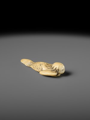 Lot 114 - A FINE IVORY NETSUKE OF A SWIMMING NINGYO (MERMAID)