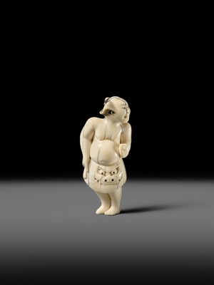 Lot 105 - A SUPERB IVORY NETSUKE OF A SUMO WRESTLER