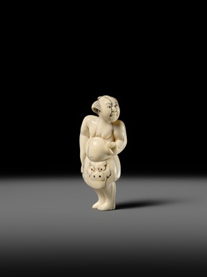 Lot 105 - A SUPERB IVORY NETSUKE OF A SUMO WRESTLER