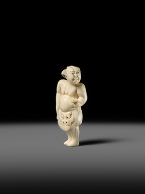 Lot 105 - A SUPERB IVORY NETSUKE OF A SUMO WRESTLER