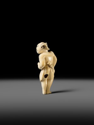 Lot 105 - A SUPERB IVORY NETSUKE OF A SUMO WRESTLER