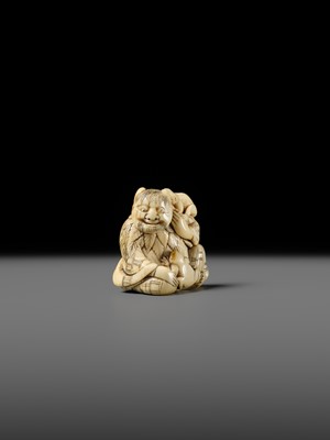 Lot 112 - A FINE IVORY NETSUKE OF GAMA SENNIN WITH TWO TOADS