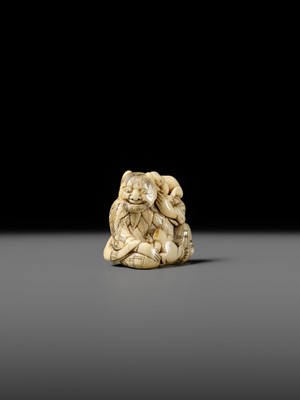 Lot 112 - A FINE IVORY NETSUKE OF GAMA SENNIN WITH TWO TOADS
