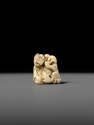 Lot 112 - A FINE IVORY NETSUKE OF GAMA SENNIN WITH TWO TOADS