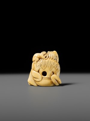 Lot 112 - A FINE IVORY NETSUKE OF GAMA SENNIN WITH TWO TOADS