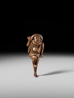Lot 96 - A SUPERB WOOD NETSUKE OF A DANCING KUMOSUKE (ROAD PORTER)