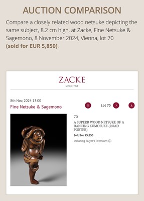 Lot 96 - A SUPERB WOOD NETSUKE OF A DANCING KUMOSUKE (ROAD PORTER)