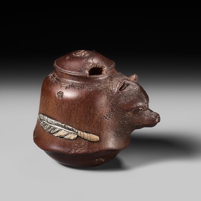 RYUGYOKU SANSUI & OHARA MITSUSADA: A SUPERB INLAID WOOD NETSUKE OF THE BUNBUKU CHAGAMA (BADGER TEA KETTLE)