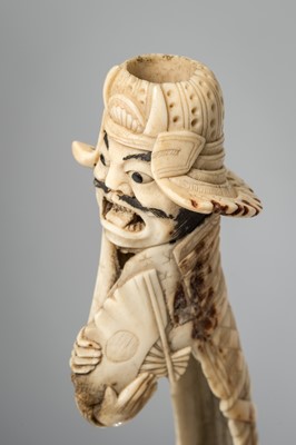 Lot 284 - A FINE ANTLER KISERUZUTSU (PIPE CASE) WITH A SAMURAI