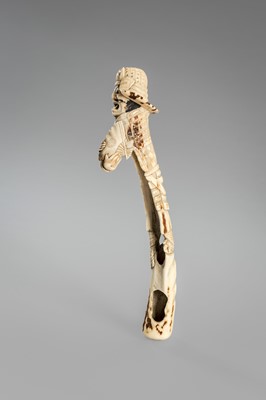 Lot 284 - A FINE ANTLER KISERUZUTSU (PIPE CASE) WITH A SAMURAI