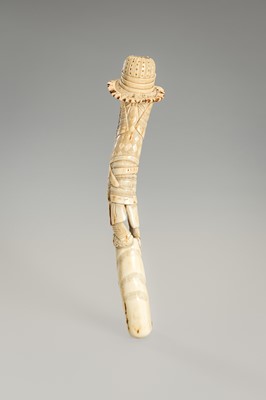 Lot 284 - A FINE ANTLER KISERUZUTSU (PIPE CASE) WITH A SAMURAI