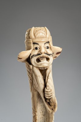 Lot 284 - A FINE ANTLER KISERUZUTSU (PIPE CASE) WITH A SAMURAI