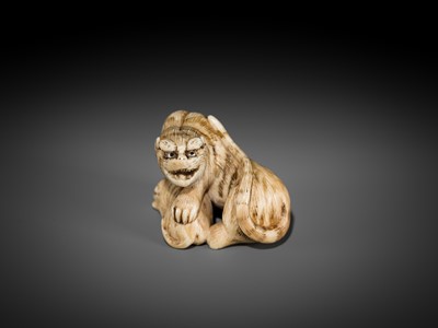Lot 356 - HAKURYU: AN IVORY NETSUKE OF A TIGER AND CUB