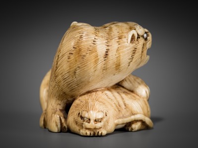 Lot 356 - HAKURYU: AN IVORY NETSUKE OF A TIGER AND CUB