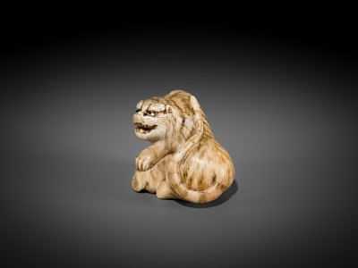 Lot 356 - HAKURYU: AN IVORY NETSUKE OF A TIGER AND CUB