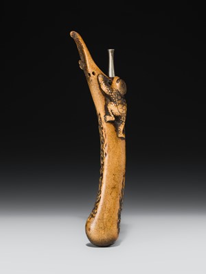 Lot 78 - A FINE ANTLER KISERUZUTSU (PIPE CASE) WITH A KAPPA