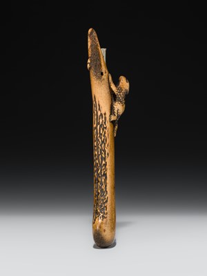 Lot 78 - A FINE ANTLER KISERUZUTSU (PIPE CASE) WITH A KAPPA