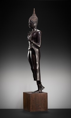 Lot 655 - A LARGE BRONZE FIGURE OF THE WALKING BUDDHA, AYUTTHAYA KINGDOM