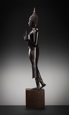 Lot 655 - A LARGE BRONZE FIGURE OF THE WALKING BUDDHA, AYUTTHAYA KINGDOM