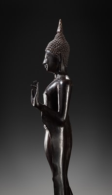 Lot 655 - A LARGE BRONZE FIGURE OF THE WALKING BUDDHA, AYUTTHAYA KINGDOM