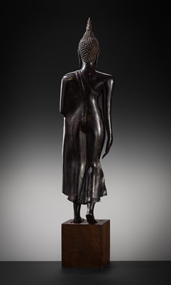 Lot 655 - A LARGE BRONZE FIGURE OF THE WALKING BUDDHA, AYUTTHAYA KINGDOM