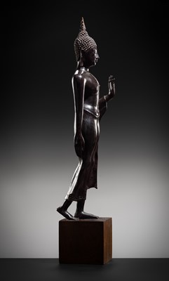 Lot 655 - A LARGE BRONZE FIGURE OF THE WALKING BUDDHA, AYUTTHAYA KINGDOM