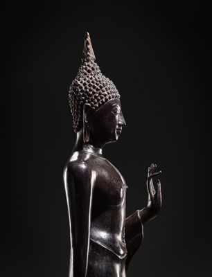 Lot 655 - A LARGE BRONZE FIGURE OF THE WALKING BUDDHA, AYUTTHAYA KINGDOM