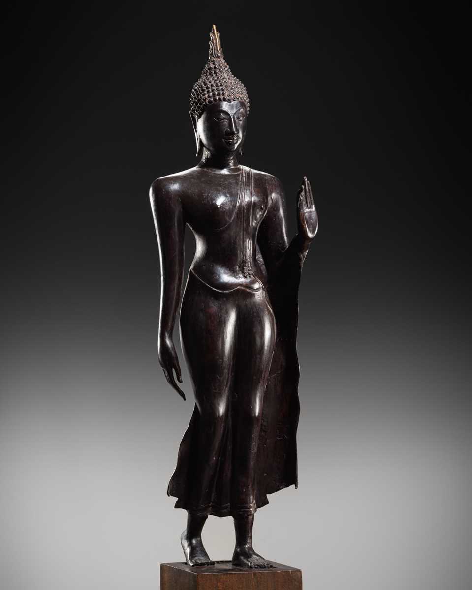 Lot 655 - A LARGE BRONZE FIGURE OF THE WALKING BUDDHA, AYUTTHAYA KINGDOM
