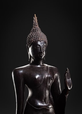 Lot 655 - A LARGE BRONZE FIGURE OF THE WALKING BUDDHA, AYUTTHAYA KINGDOM
