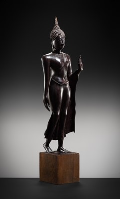 Lot 655 - A LARGE BRONZE FIGURE OF THE WALKING BUDDHA, AYUTTHAYA KINGDOM