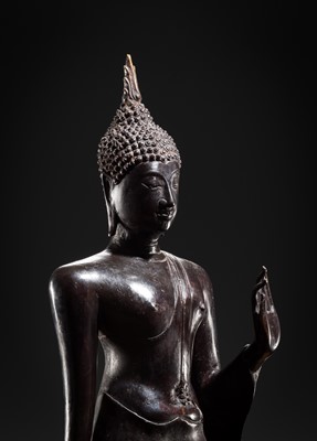 Lot 655 - A LARGE BRONZE FIGURE OF THE WALKING BUDDHA, AYUTTHAYA KINGDOM