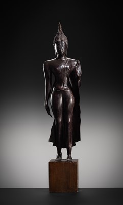 Lot 655 - A LARGE BRONZE FIGURE OF THE WALKING BUDDHA, AYUTTHAYA KINGDOM