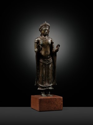 Lot 389 - A KHMER BRONZE FIGURE OF BUDDHA, THAILAND, LOPBURI PERIOD, 13TH CENTURY
