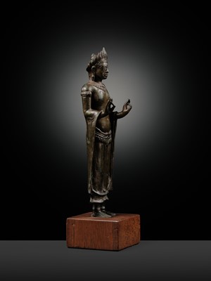 Lot 389 - A KHMER BRONZE FIGURE OF BUDDHA, THAILAND, LOPBURI PERIOD, 13TH CENTURY