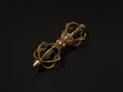 Lot 271 - A LARGE SIX-PRONGED BRONZE VAJRA, 17TH CENTURY