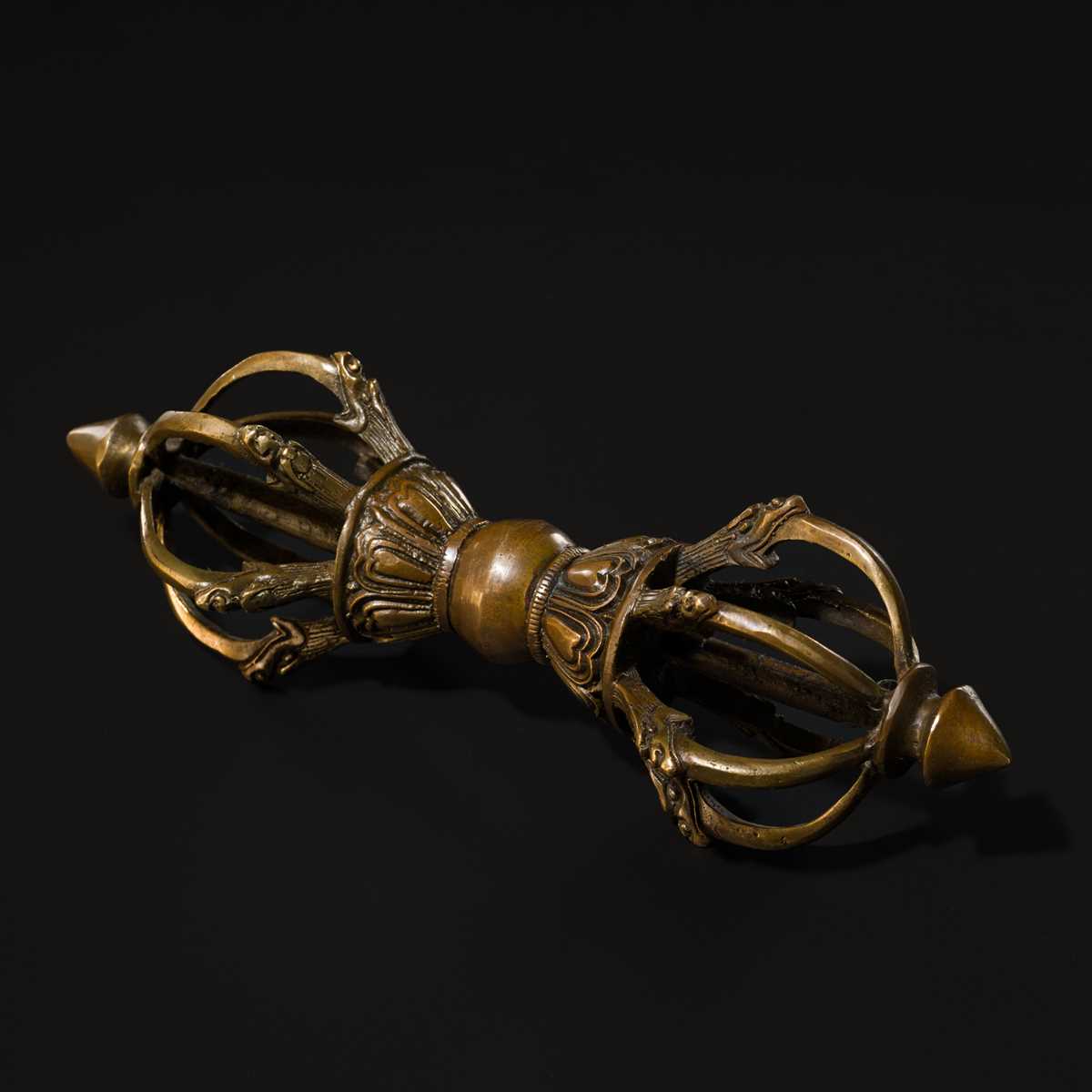 Lot 271 - A LARGE SIX-PRONGED BRONZE VAJRA, 17TH CENTURY